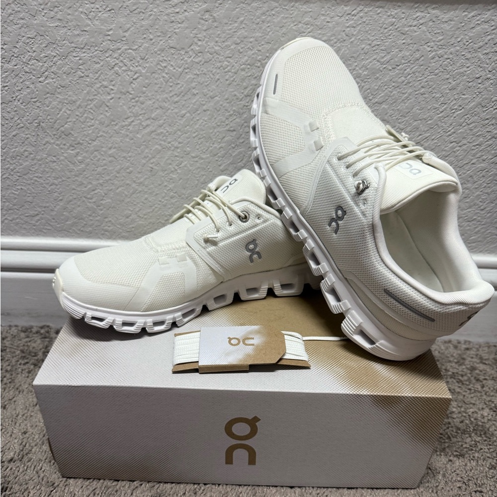 New in Box Cloud 6 White Tennis Shoe Athletic Shoe SZ 10